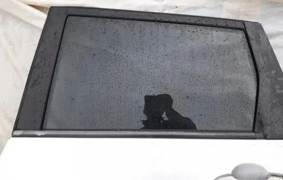 Honda FR-V Rear door window glass