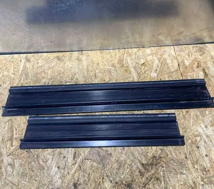 Mercedes-Benz S W126 sill trim set (inner) 