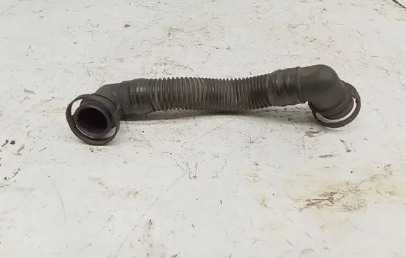 Volkswagen Golf V Breather hose/pipe 07K131126D