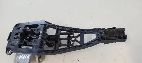 Opel Zafira B Rear door exterior handle/bracket 