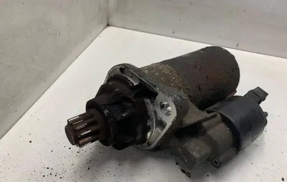 Volkswagen Sharan Starter motor 001121022