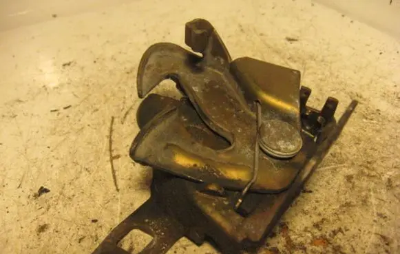 Volkswagen Golf III Engine bonnet/hood lock/catch