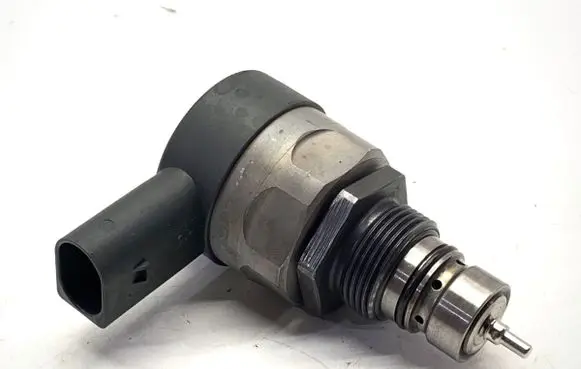 BMW X4 G02 Fuel pressure regulator 0281006886