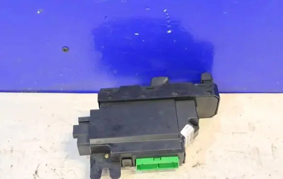 Volvo V70 Electric window control switch 30739981