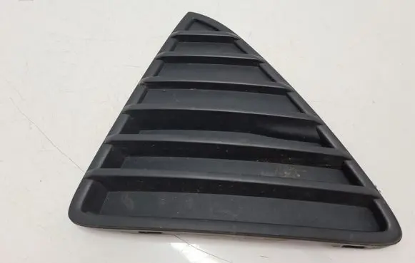 Ford Focus Front bumper lower grill BM5117K947A