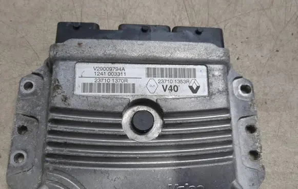 Renault Megane III Engine control unit/module V29009794A 237101370R 237101353R