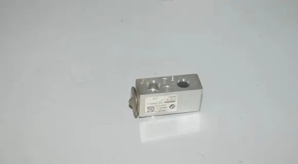 BMW 2 F46 Air conditioning (A/C) expansion valve 6845415 64116845415 9287284