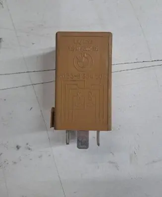 BMW 5 E39 Window wiper relay 8384505