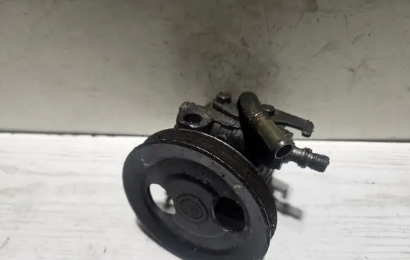 Mitsubishi Galant Power steering pump 131378