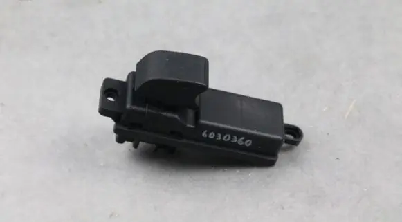 Mazda 2 Electric window control switch D65166370