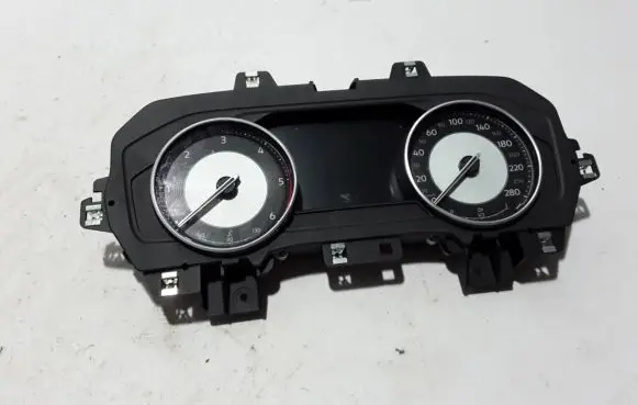 Volkswagen Touareg III Speedometer (instrument cluster) 760920771