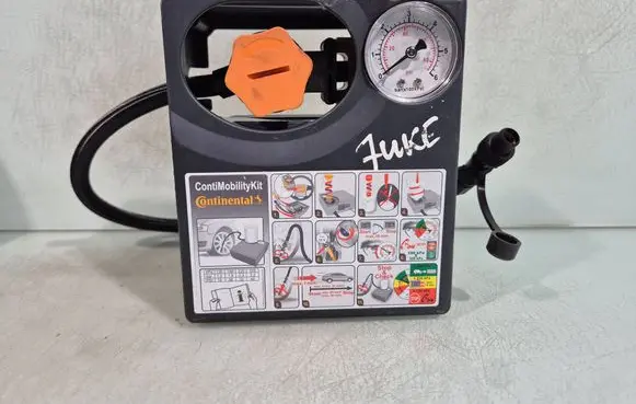 Nissan Juke I F15 Tire air pump compressor D30165