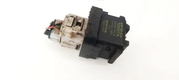 Toyota Avensis T250 Glow plug pre-heat relay 2861067010