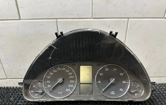 Mercedes-Benz C W203 Speedometer (instrument cluster) A2035404348