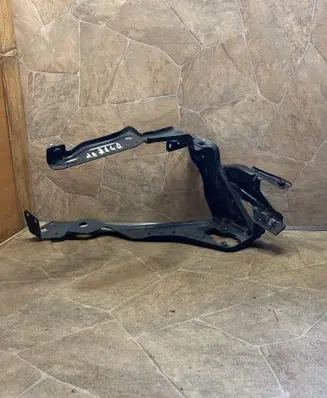 Mercedes-Benz C W204 Headlight/headlamp mounting bracket 204626044