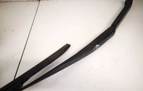 Front wiper blade arm