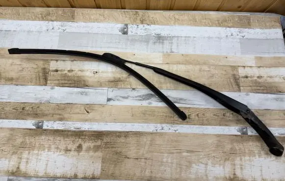 Honda FR-V Front wiper blade arm 1774