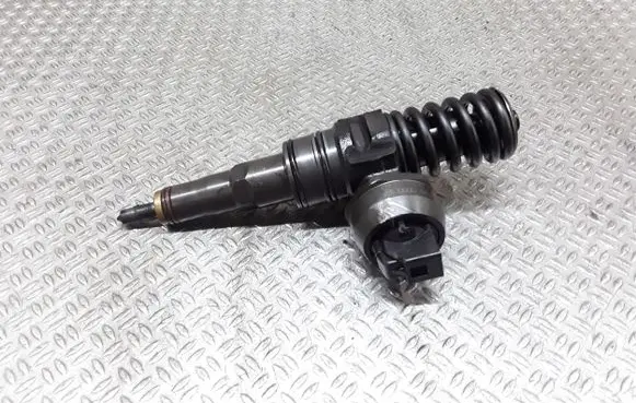 Audi A4 S4 B6 8E 8H Fuel injector 038130073BA