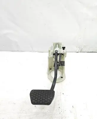 BMW 2 F22 F23 Brake pedal 6878290