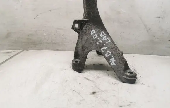 Audi A4 S4 B7 8E 8H Engine mounting bracket 8E0199308AR