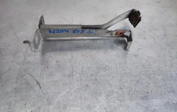 Mercedes-Benz C W204 Front bumper mounting bracket