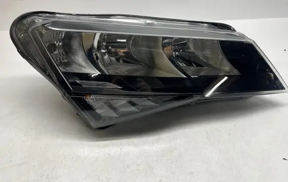 Skoda Superb B5 (3U) Headlight/headlamp 3V1941016