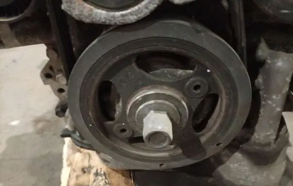 Toyota Avensis T270 Crankshaft pulley