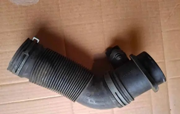 Volkswagen Touran I Mass air flow meter 038906461B 0281002531
