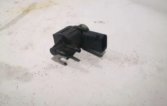 Volkswagen Touareg I Turbo solenoid valve 1J0906283C