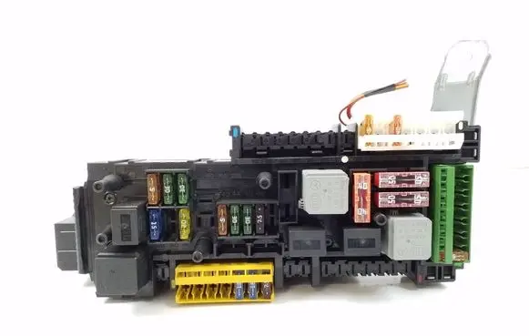 Mercedes-Benz C W204 Fuse module A2049001202