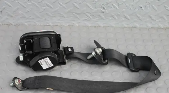 Rear seatbelt