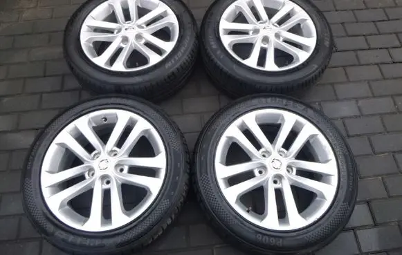 Nissan Juke I F15 R17 alloy rim 