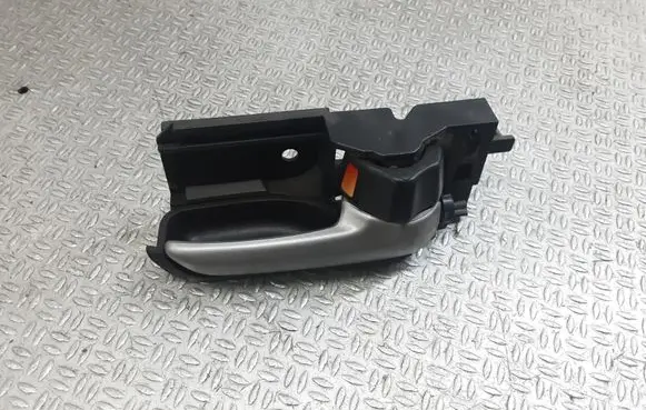 Suzuki SX4 Front door interior handle