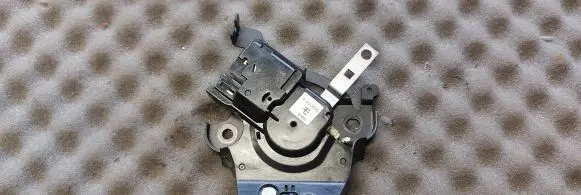 Mazda 3 III Tailgate/trunk/boot lock/catch/latch 4J290522