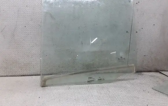 KIA Carens II Rear door window glass
