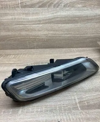 Volkswagen PASSAT B7 Front fog light 176623 17662401