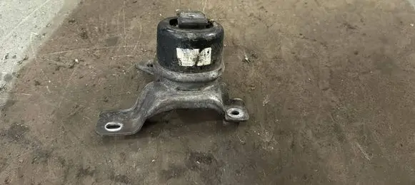 Volvo V70 Engine mount bracket 8G9N6F012BB