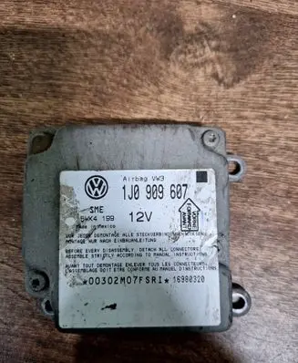 Volkswagen PASSAT B5 Airbag control unit/module 1J0909607 16980320 5WK4199