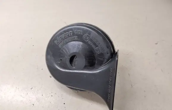 Audi A8 S8 D2 4D Horn signal 0092018