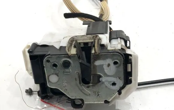 Fiat Qubo Front door lock 1379535080