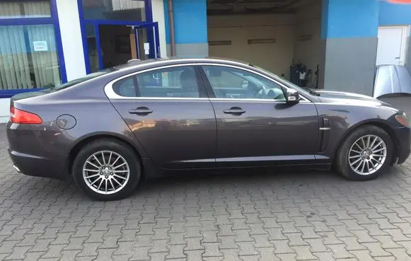 Jaguar XF X250 Front door