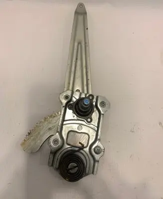 Rear door manual window regulator