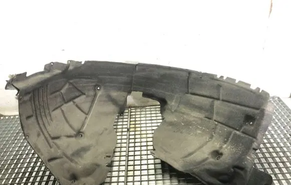 Front wheel arch liner splash guards