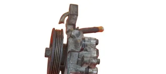 Nissan Navara D40 Power steering pump YD25