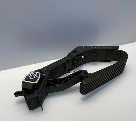 Mercedes-Benz CLS C219 Accelerator throttle pedal A2113000504 2113000504