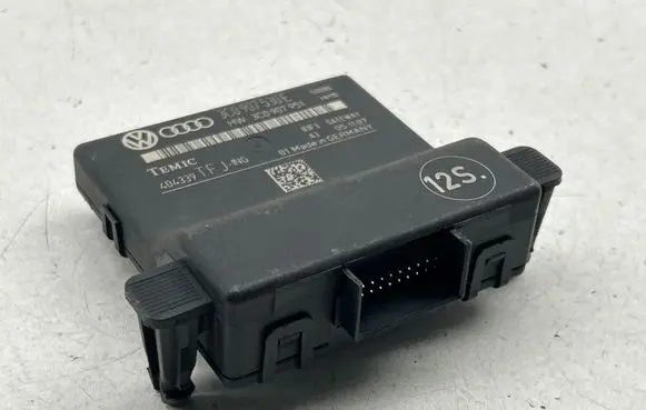 Volkswagen PASSAT B6 Gateway control module 3C0907530E 404339 3C0907951