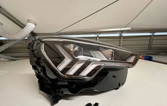 Audi Q3 F3 Headlight/headlamp 83a941036