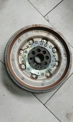 Volkswagen PASSAT B8 Dual mass flywheel 05L105266J