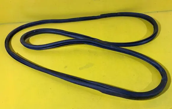 Toyota RAV 4 (XA30) Rubber seal loading door 
