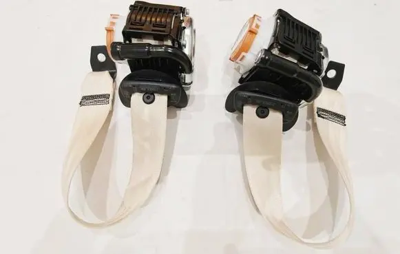 Audi Q8 Set of seat belts 4MN857811EFW2 4MN857812EFW2